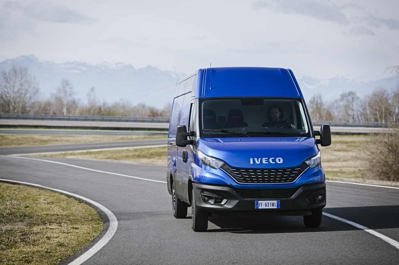 Imagem 3 Iveco Daily Minibus 3.0 45-170 Minibus Turismo Exec 3520 45-160 3520l - 2024