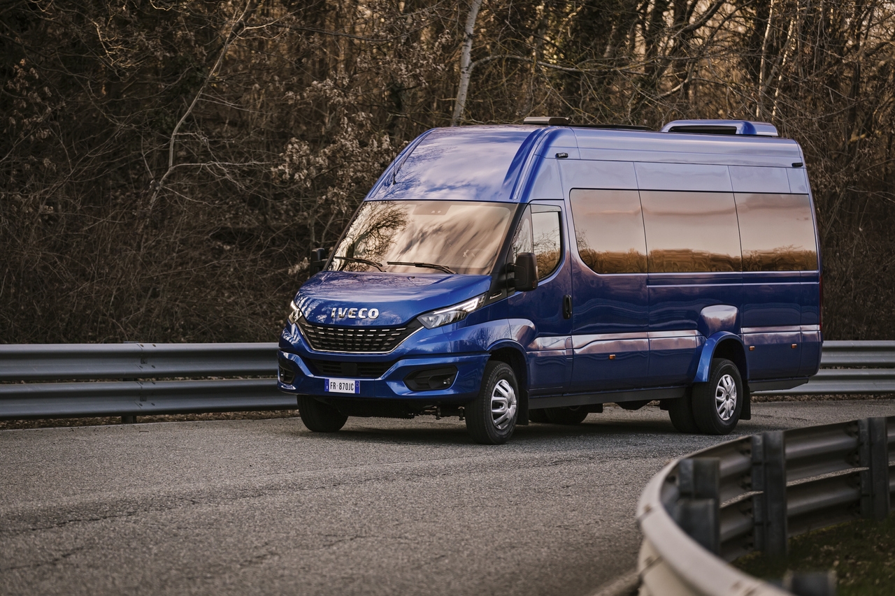 Imagem 1 Iveco Daily Minibus 3.0 45-170 Minibus Turis Exec 3520 45-160 3520l turismo - 2027