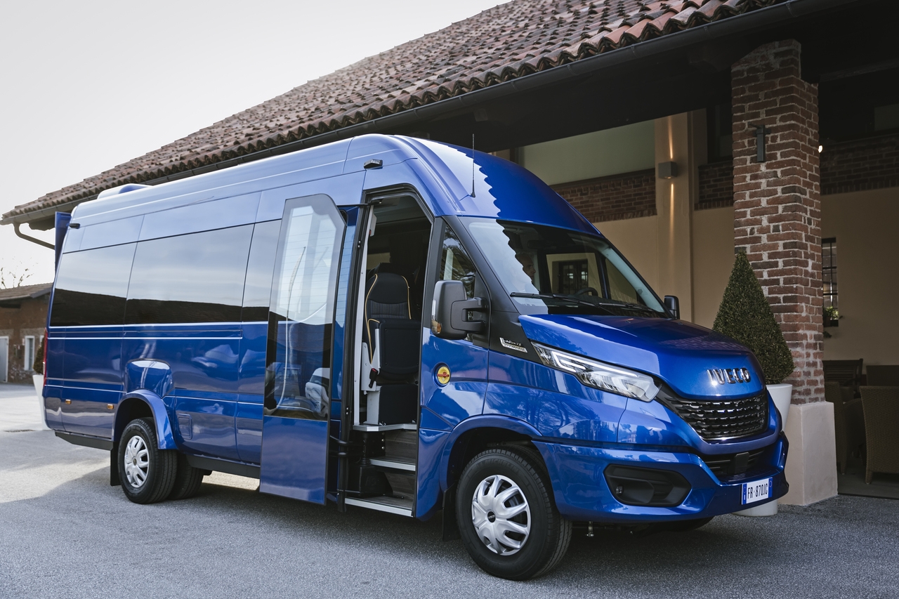 Imagem 3 Iveco Daily Minibus 3.0 45-170 Minibus Turis Exec 3520 45-160 3520l turismo - 2027