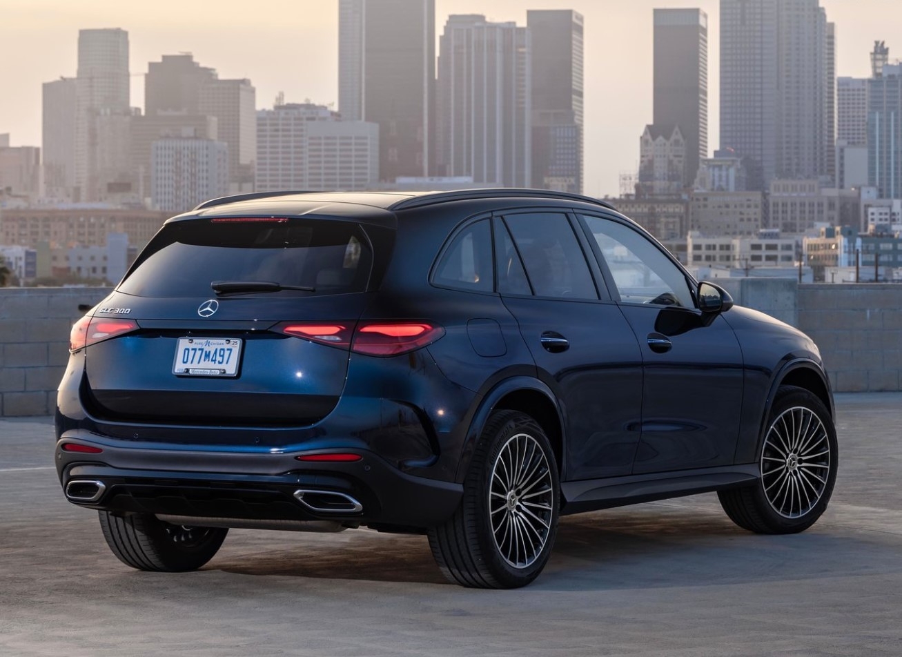 Imagem 2 Mercedes-Benz GLC 2.0 GLC 300 AMG Line 4Matic mhev 2027