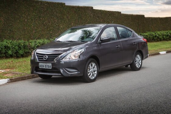 NISSAN Versa 1.6 16V SL 2016