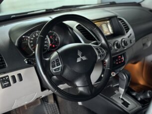 Foto 8 - Mitsubishi L200 Triton L200 Triton 3.5 V6 HPE 4WD (Flex) (Aut) automático