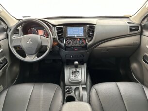 Foto 5 - Mitsubishi L200 Triton L200 Triton Savana 2.4 D 4WD (Aut) automático