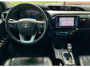 Foto 10 - Toyota Hilux Cabine Dupla Hilux 2.8 TDI CD SR 4x4 (Aut) automático