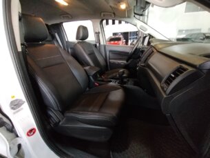 Foto 8 - Ford Ranger (Cabine Dupla) Ranger 3.2 CD Storm 4WD (Aut) automático
