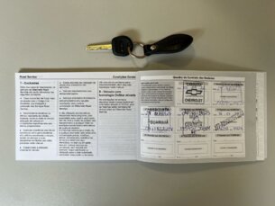 Foto 10 - Chevrolet Onix Onix 1.0 LT manual