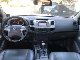 Foto 10 - Toyota Hilux Cabine Dupla Hilux 2.7 Flex 4x4 CD SRV (Aut) automático