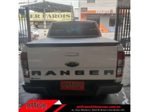 Foto 7 - Ford Ranger (Cabine Dupla) Ranger 2.2 CD Black (Aut) automático