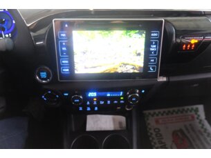 Foto 10 - Toyota Hilux Cabine Dupla Hilux 2.8 TDI SRX CD 4x4 (Aut) automático