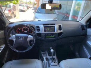Foto 5 - Toyota Hilux Cabine Dupla Hilux 3.0 TDI 4x4 CD SRV automático
