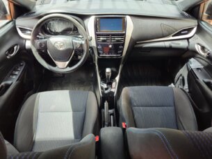Foto 2 - Toyota Yaris Hatch Yaris 1.3 XL Plus Tech CVT (Flex) automático