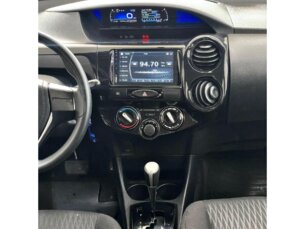 Foto 10 - Toyota Etios Hatch Etios X 1.3 (Flex) automático