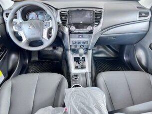 Foto 8 - Mitsubishi L200 Triton L200 Triton Savana 2.4 D 4WD (Aut) automático