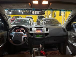 Foto 2 - Toyota Hilux Cabine Dupla Hilux 3.0 TDI 4x4 CD SRV (Aut) automático