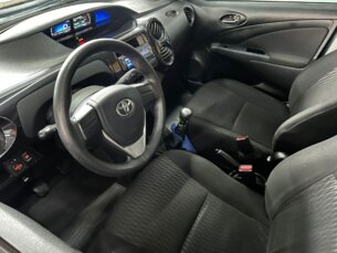 Foto 6 - Toyota Etios Hatch Etios X 1.3 (Flex) manual