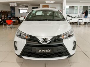Foto 2 - Toyota Yaris Hatch Yaris 1.5 XS CVT automático