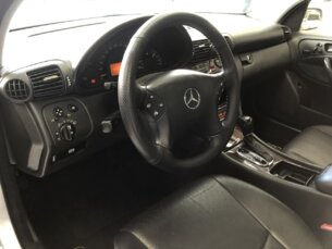 Foto 5 - Mercedes-Benz Classe C C 320 Elegance manual