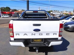 Foto 5 - Ford Ranger (Cabine Dupla) Ranger 2.2 TD CD XLS 4WD manual