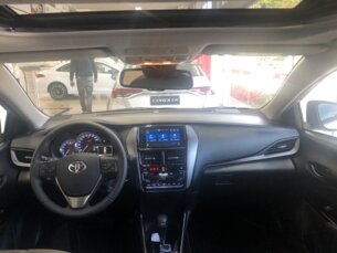 Foto 8 - Toyota Yaris Hatch Yaris 1.5 XLS CVT automático
