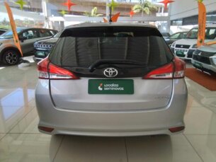 Foto 4 - Toyota Yaris Hatch Yaris 1.5 XL Live CVT automático