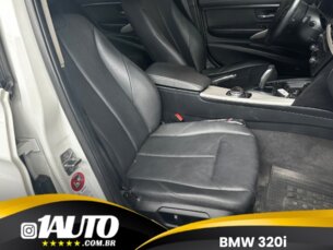 Foto 8 - BMW Série 3 320i 2.0 automático