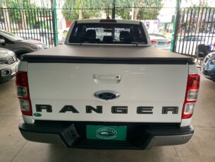 Foto 5 - Ford Ranger (Cabine Dupla) Ranger 2.2 CD XLS 4WD automático