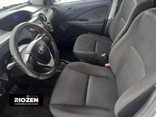 Foto 8 - Toyota Etios Hatch Etios 1.3 X (Aut) automático