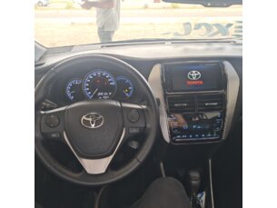 Foto 6 - Toyota Yaris Hatch Yaris 1.5 S CVT automático