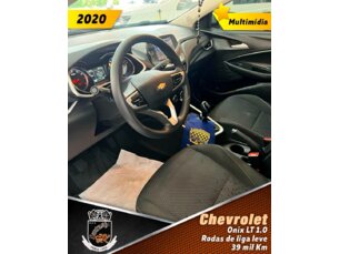 Foto 4 - Chevrolet Onix Onix 1.0 LT (Flex) manual