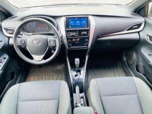 Foto 4 - Toyota Yaris Hatch Yaris 1.3 XL CVT (Flex) automático