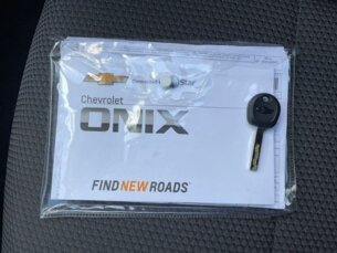 Foto 3 - Chevrolet Onix Onix 1.0 LT manual