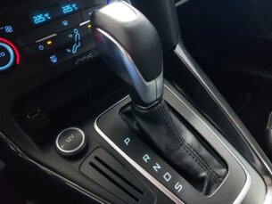 Foto 10 - Ford Focus Hatch Focus Hatch Titanium 2.0 PowerShift automático