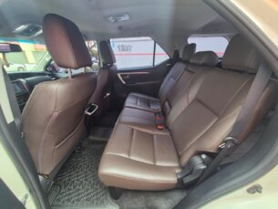 Foto 5 - Toyota SW4 SW4 2.8 TDI SRX 5L 4x4 (Aut) automático