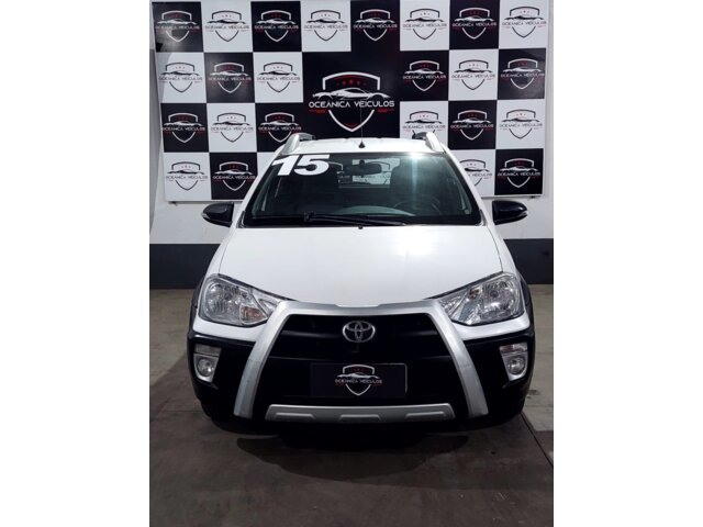Toyota Etios Hatch Etios Cross 1.5 (Flex) 2015