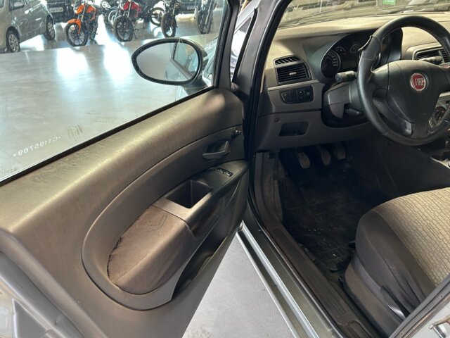 Foto 9 - Fiat Punto Essence 1.6 16V (Flex) 2012