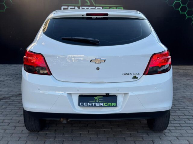 Foto 7 - Chevrolet Onix 1.4 LTZ SPE/4 (Aut) 2016