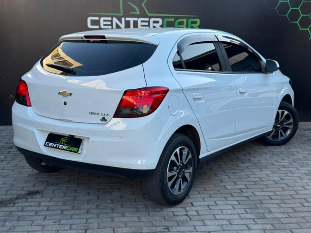 Foto 8 - Chevrolet Onix 1.4 LTZ SPE/4 (Aut) 2016