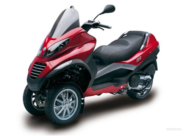 4 - Piaggio MP3 400