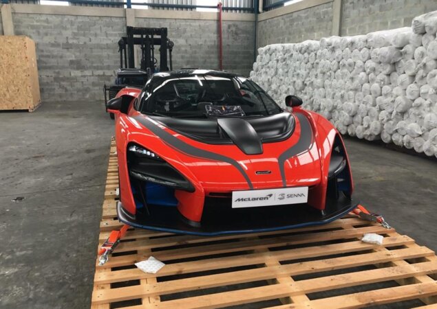 McLaren Senna já está no Brasil