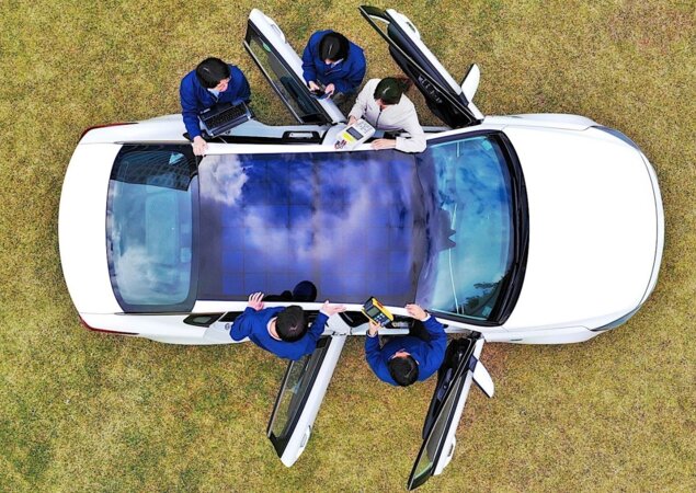 Painéis solares ficarão no teto dos modelos da marca