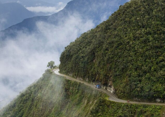 Câmera Record retrata uma das estradas mais perigosas do mundo