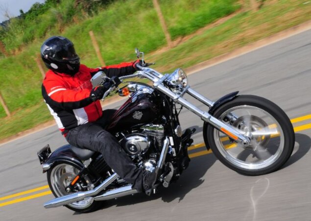 A HD Rocker é ideal para viagens curtas ou para rodar pelas ruas e avenidas dos grandes centros