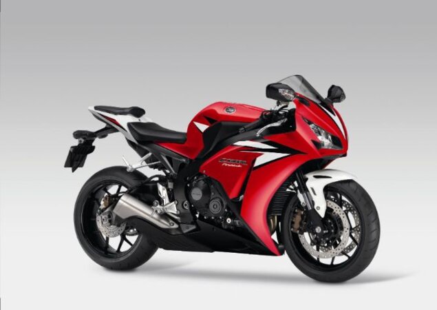 Cor vermelha com detalhes e branco e preto é novidade na CBR 1000 RR 2012