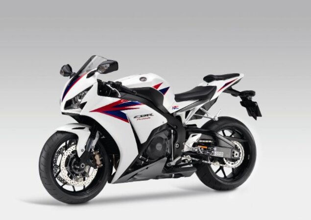 A Honda CBR 1000 RR deve chegar às concessionárias européias no início do próximo ano