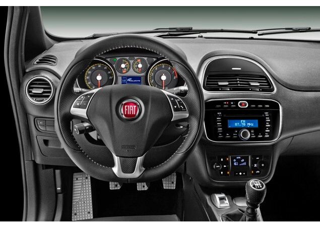 Interior do Punto T-Jet