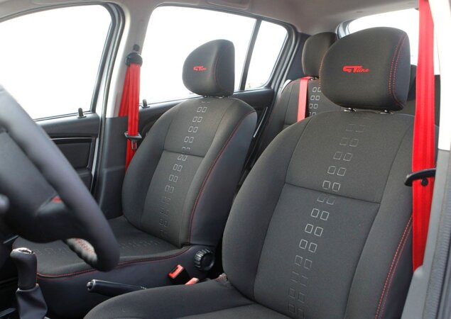 Interior da versão GT Line é exclusiva