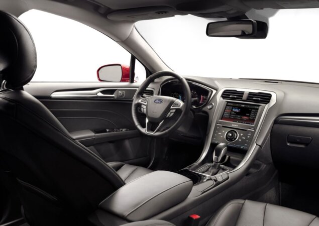 Interior do Ford Fusion Titanium