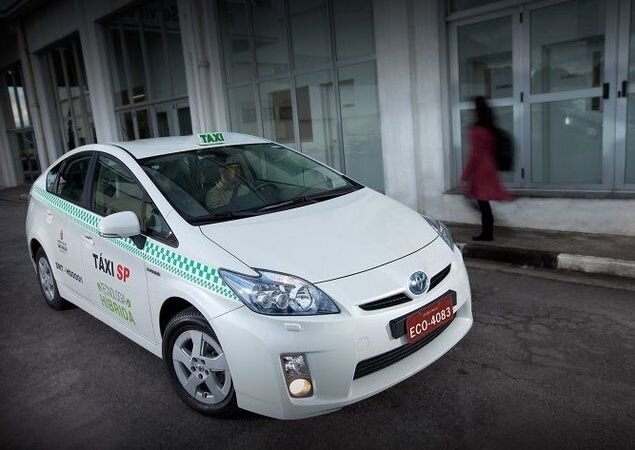Vinte unidades do Prius já rodam como táxis em SP