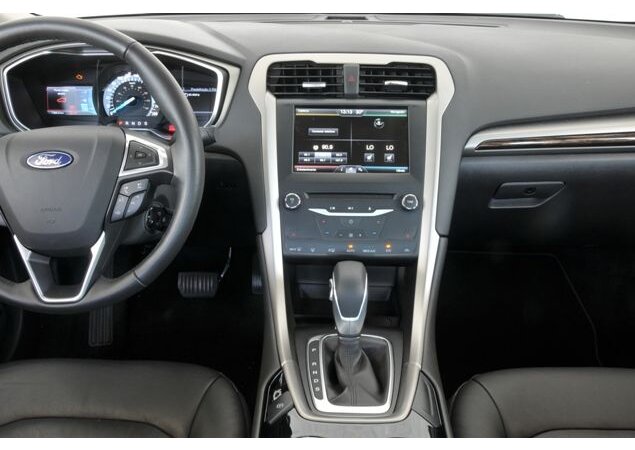 Interior com detalhes de couro do Fusion flex