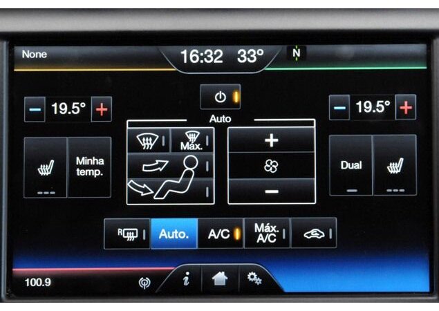 Tela touch screen se mostra um pouco confusa para passageiros